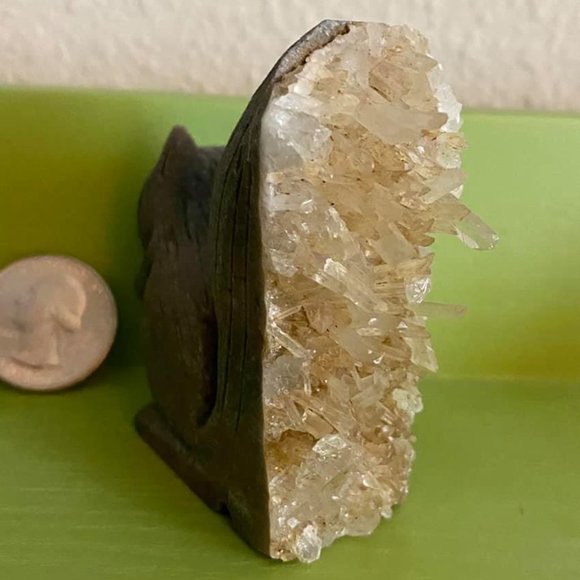 Squirrel in Natural stone with quartz tail. - Picture 5 of 7